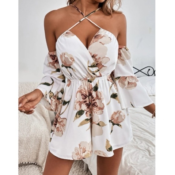Boho floral print crisscross open back romper - Picture 2 of 5